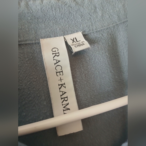 GRACE + KARMA WOMENS XL LONG SLEEVE LIGHT BLUE BUTTON DOWN TOP GRACE + KARMA WOM - Picture 2 of 4